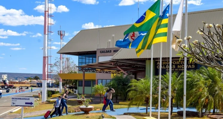 O Aeroporto de Caldas Novas deve receber 2,7 mil passageiros entre Natal e Ano Novo, alta de 14% em relação a 2024.