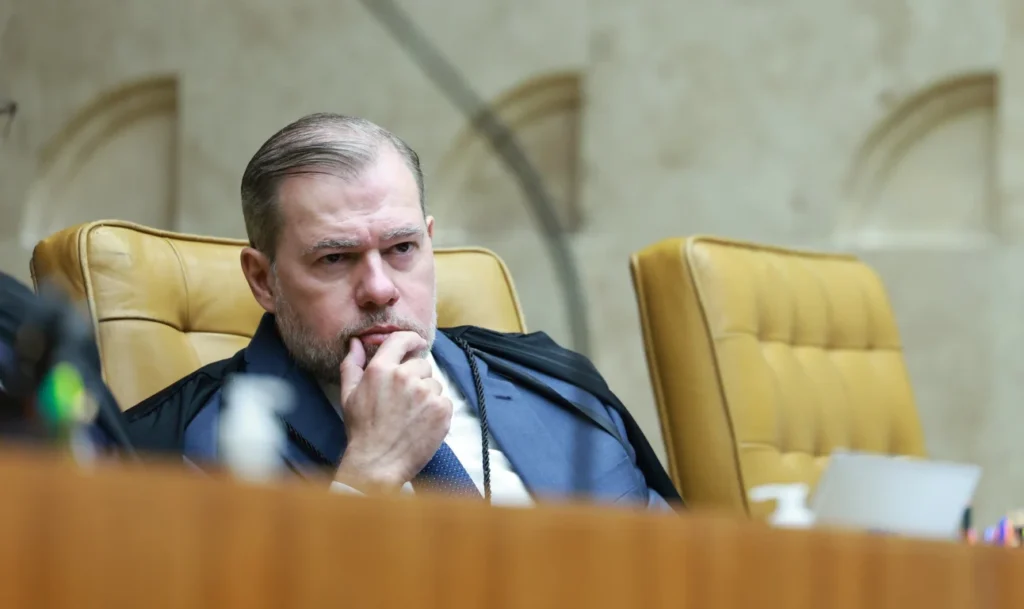 Criminalistas criticam decisão de Dias Toffoli no caso Banco Master.