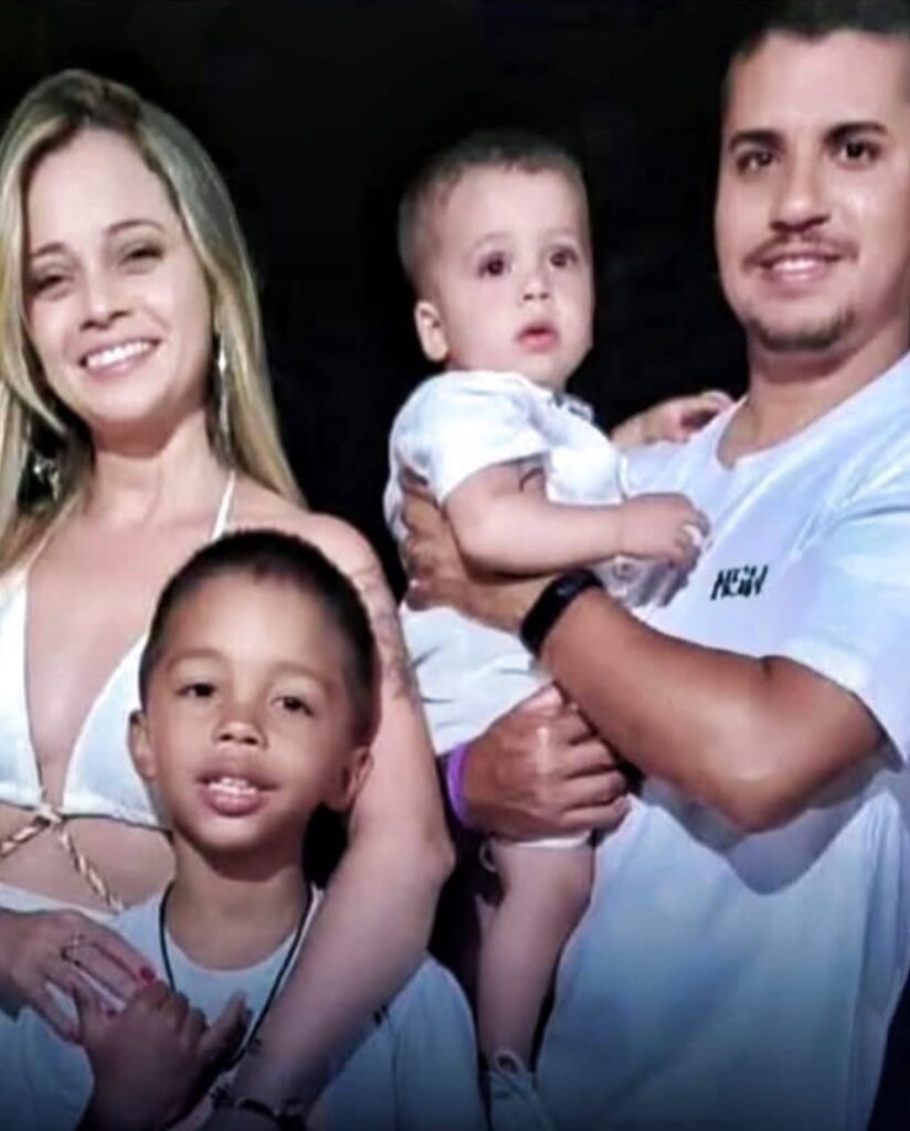 Uma família de Goiás morreu após uma colisão frontal em Paracatu (MG). O casal, o filho de 4 anos e um sobrinho seguiam viagem para passar o Réveillon na Bahia. Outras vítimas ficaram gravemente feridas.