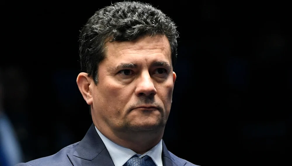 Sergio Moro admite erro técnico nas condenações do 8 de Janeiro e defende correção no Senado.