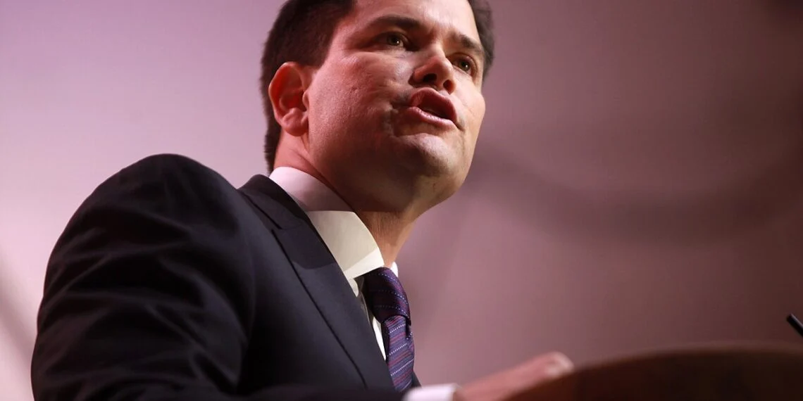 EUA sinalizam intenção de “comprar” a Groenlândia O secretário de Estado norte-americano, Marco Rubio, disse a congressistas que o presidente Donald Trump quer negociar a compra da Groenlândia com a Dinamarca, e não invadir o território. 🇺🇸