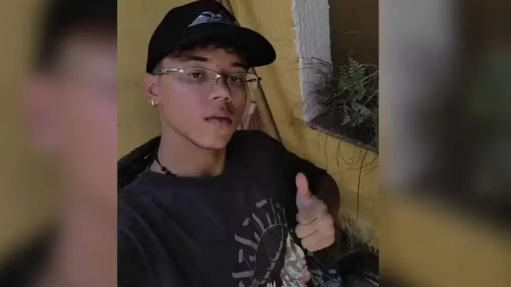 Acidente grave na GO-507 deixa um jovem morto e 17 feridos Um jovem de 18 anos morreu e ao menos 17 pessoas seguem internadas após um grave acidente na manhã desta quinta-feira (1º), na GO-507, entre Caldas Novas e Rio Quente.