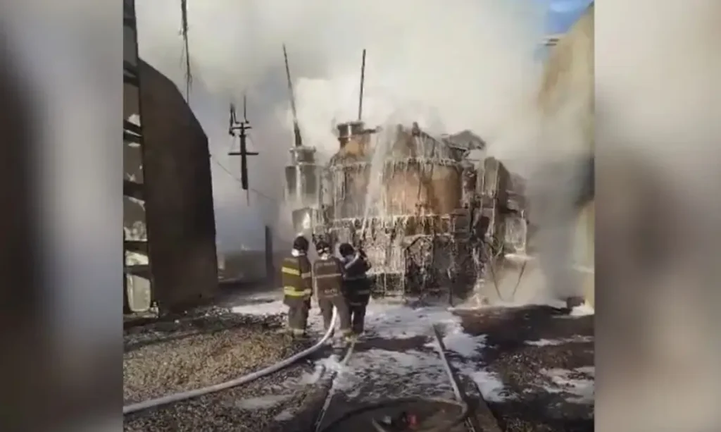 Incêndio atinge subestação de energia em Embu-Guaçu Um incêndio de grandes proporções atingiu um transformador de subestação de energia em Embu-Guaçu, na Grande São Paulo, na madrugada desta sexta-feira (16).