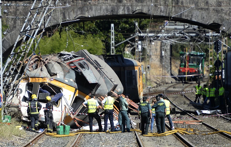 Tragédia na Espanha Colisão entre dois trens de alta velocidade deixou ao menos 7 mortos e centenas de feridos neste domingo (18), em Adamuz, perto de Córdo