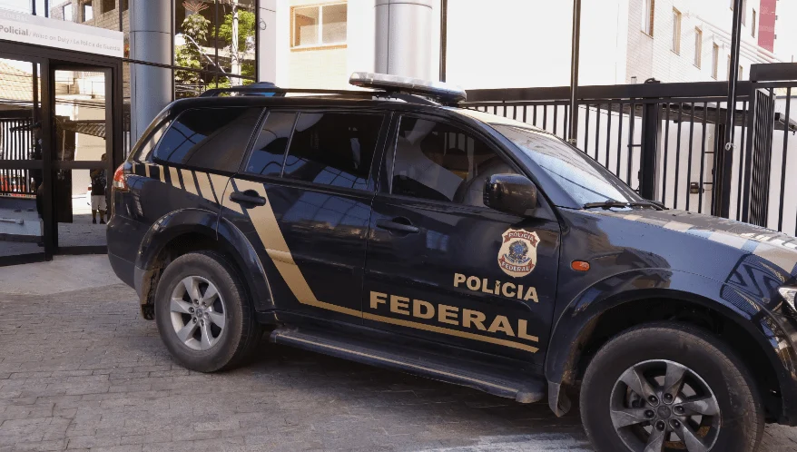 OPERAÇÃO FAKE PF A Polícia Federal deflagrou nesta terça-feira (27/1) uma operação contra um grupo criminoso que se passava por policiais federais para aplicar golpes em empresários.
