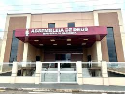 A Igreja Assembleia de Deus – Campo de Caldas Novas realizou, nesta sexta-feira (10), uma carreata de oração em favor da cidade e das famílias. A mobilização foi convocada pelo pastor-presidente André Macalão e reuniu líderes e membros da igreja.