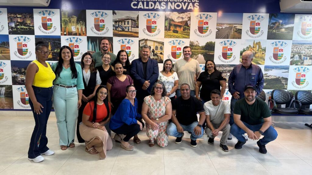 Valorização dos Profissionais de Apoio à Educação Infantil Em cumprimento à Lei Federal nº 15.326/2026, a pedido do prefeito Kleber Marra, será encaminhado à Câmara Municipal, em regime de urgência, um projeto de Lei que regulamenta o piso dos profissionais de apoio e equipara ao magistério.