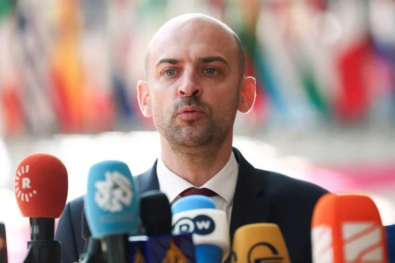 O governo francês afirmou neste sábado (3) que a operação militar dos Estados Unidos que resultou na captura do presidente venezuelano Nicolás Maduro viola o direito internacional.