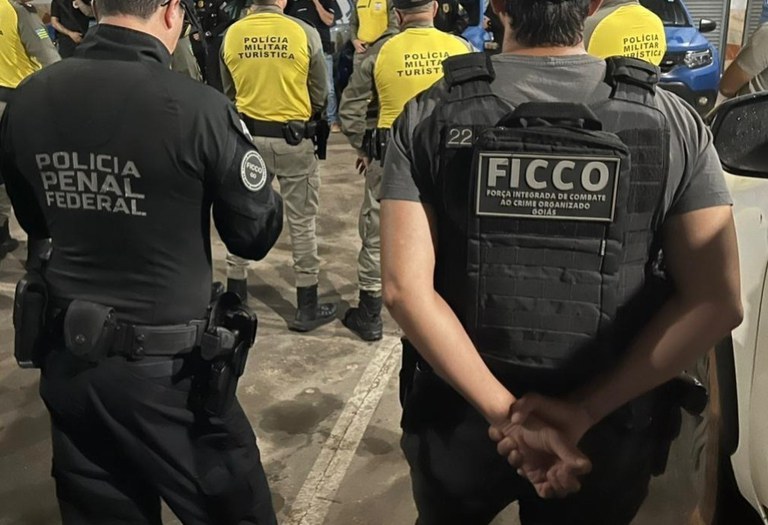 A Força Integrada de Combate ao Crime Organizado no Estado de Goiás (FICCO/GO) deflagrou, na manhã desta quinta-feira (5), a Operação Vulcano, com o objetivo de desarticular uma organização criminosa envolvida com o tráfico de drogas e outros crimes no estado.