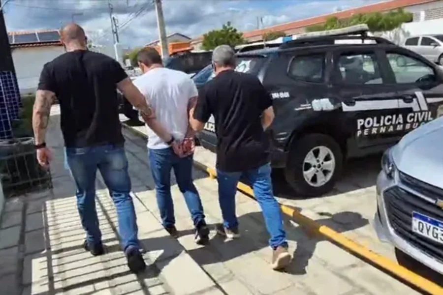 Polícias Civis do RJ e de PE prenderam o cunhado de Fernandinho Beira-Mar, apontado como responsável pela compra e distribuição de drogas para o Comando Vermelho.