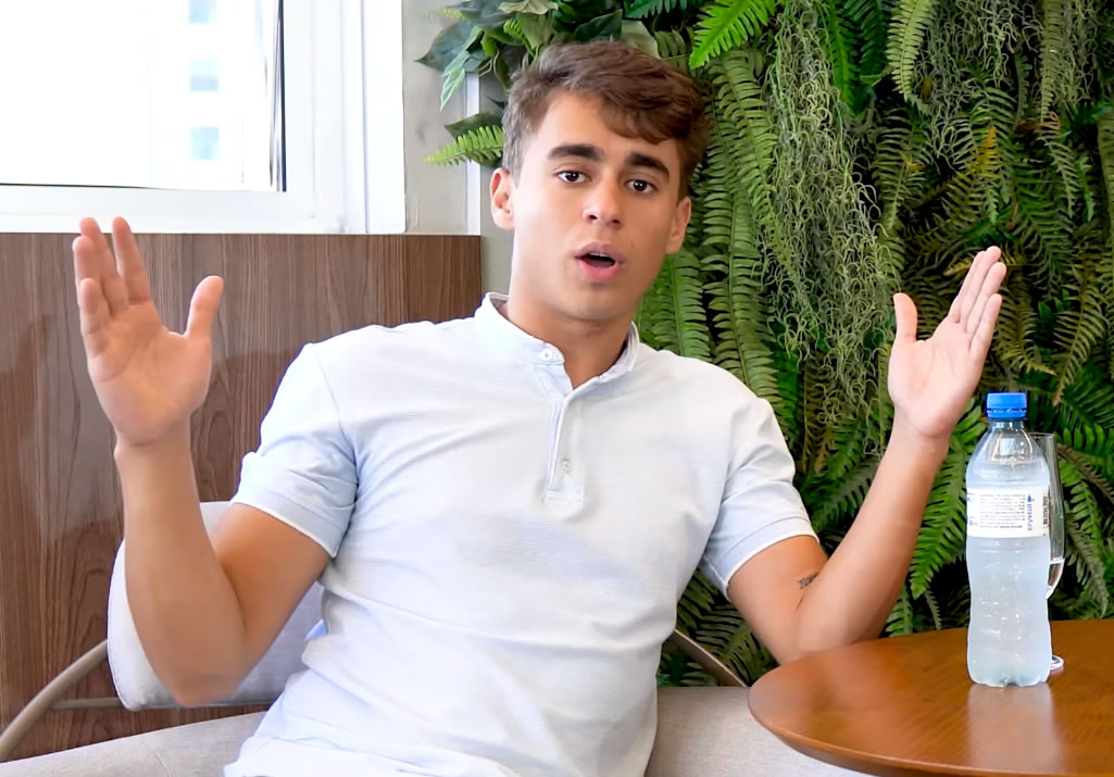 Nikolas Ferreira critica ala bolsonarista e fala em “traição” Em podcast nesta quinta (5), o deputado Nikolas Ferreira afirmou que passou a ser tratado como “desleal” ou “traidor” por aliados de Eduardo Bolsonaro, como Paulo Figueiredo e Allan dos Santos. As declarações escancaram tensões internas no bolsonarismo.