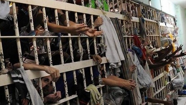 O TJ de Goiás reconheceu o direito à remissão de pena para um preso aprovado no Enem e no Encceja.