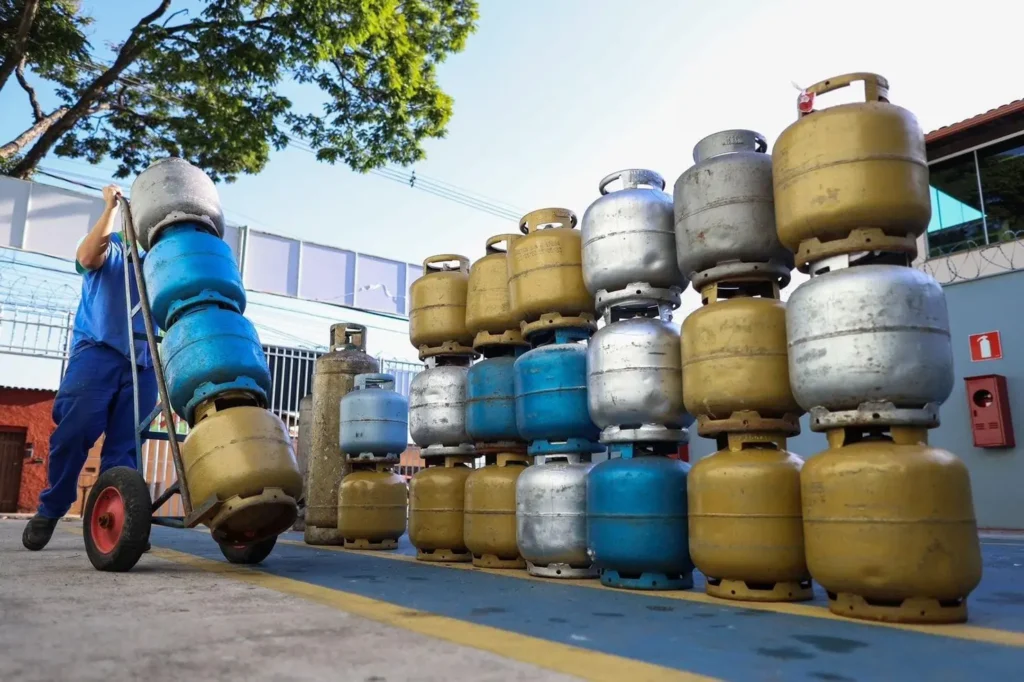 O preço do gás de cozinha vai subir a partir desta terça (31).