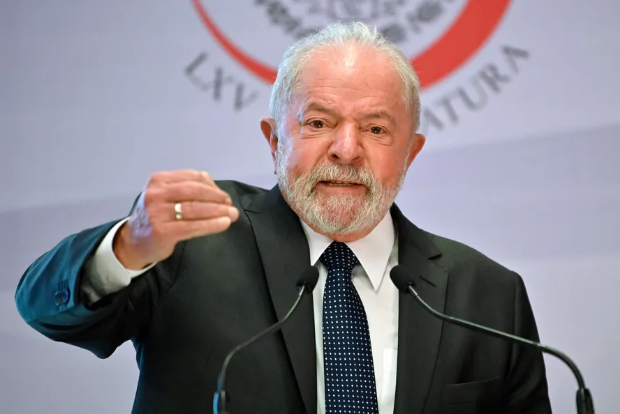 O presidente Luiz Inácio Lula da Silva afirmou em vídeo que pretende disputar novamente a Presidência