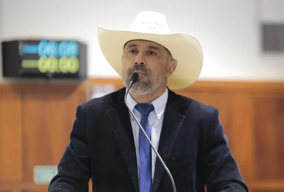 O deputado Amauri Ribeiro fez um desabafo e disparou críticas ao influenciador Carlinhos Maia.