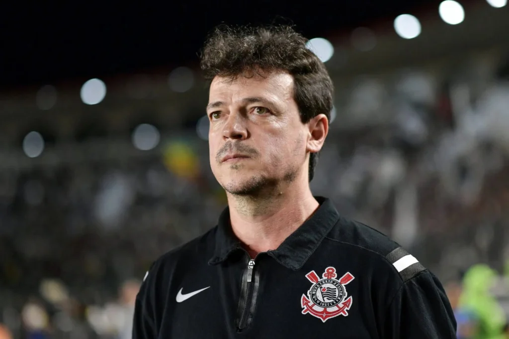 O técnico Fernando Diniz desabafou após o 0x0 do Corinthians contra o Vitória