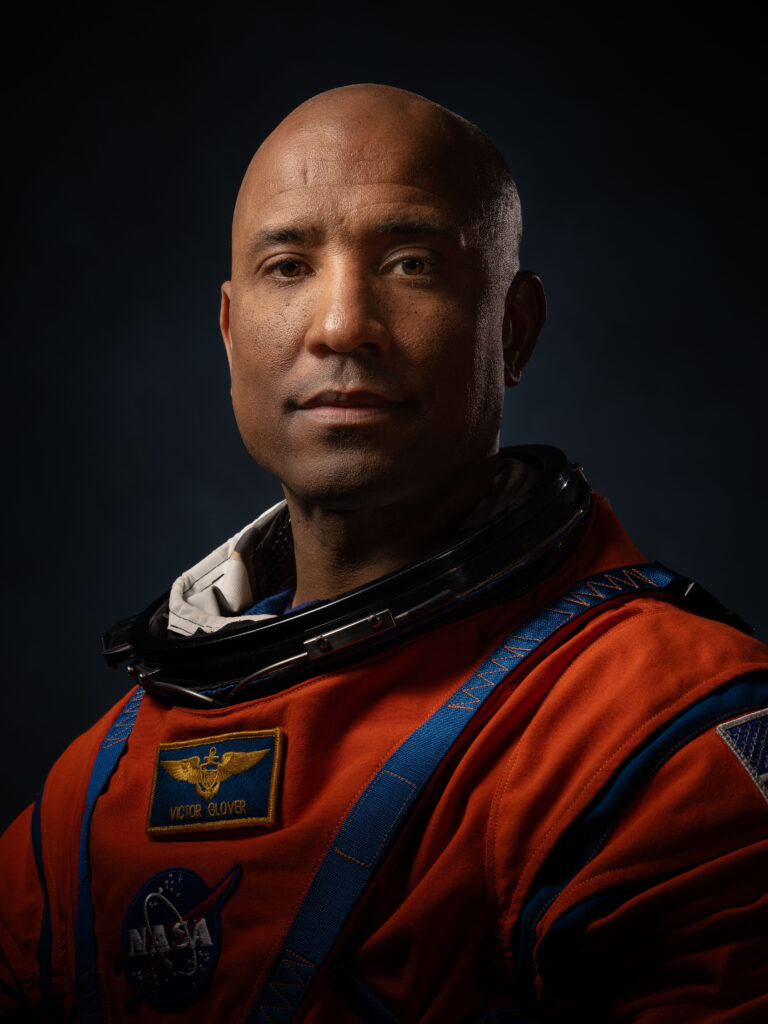 O astronauta Victor Glover, da missão Artemis II, declarou sua fé em Jesus antes de seguir rumo à Lua.
