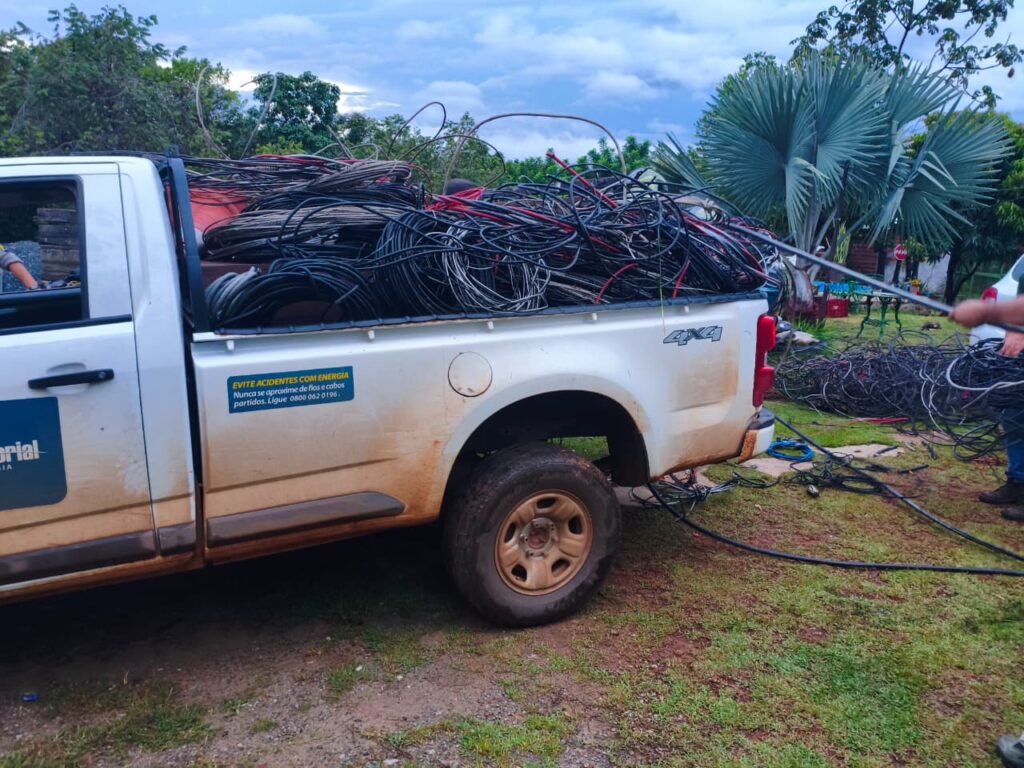 Uma operação da Polícia Militar de Goiás com a Equatorial Goiás apreendeu cerca de 600 kg de cabos furtados em Aparecida de Goiânia!