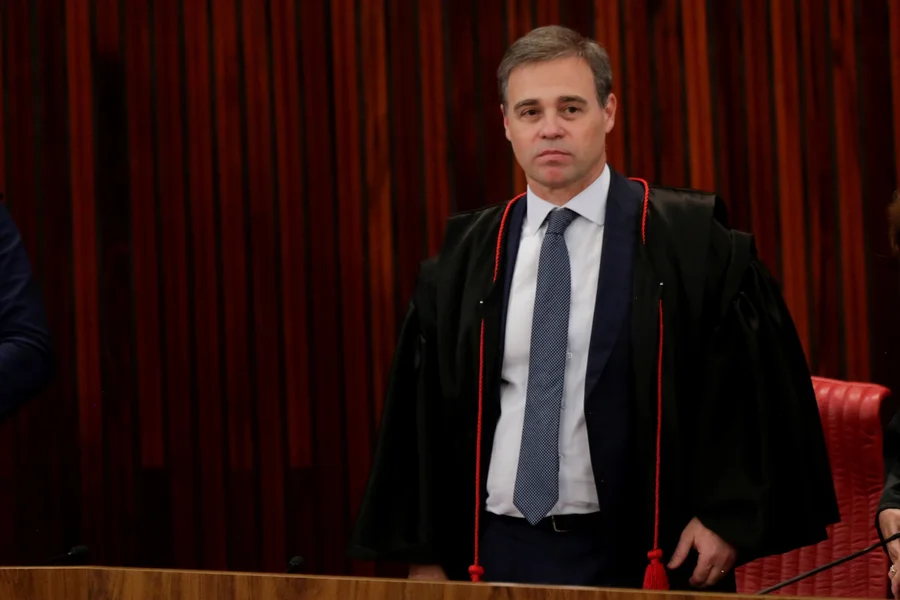 O ministro André Mendonça, do Supremo Tribunal Federal, recebeu o relatório final da CPMI do INSS.