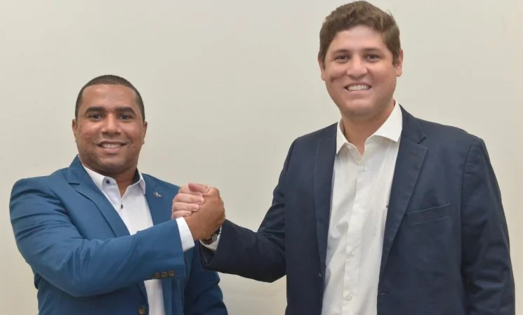 O vereador Hudson Matheus destacou a emoção durante a inauguração do escritório político do deputado Lucas Calil.