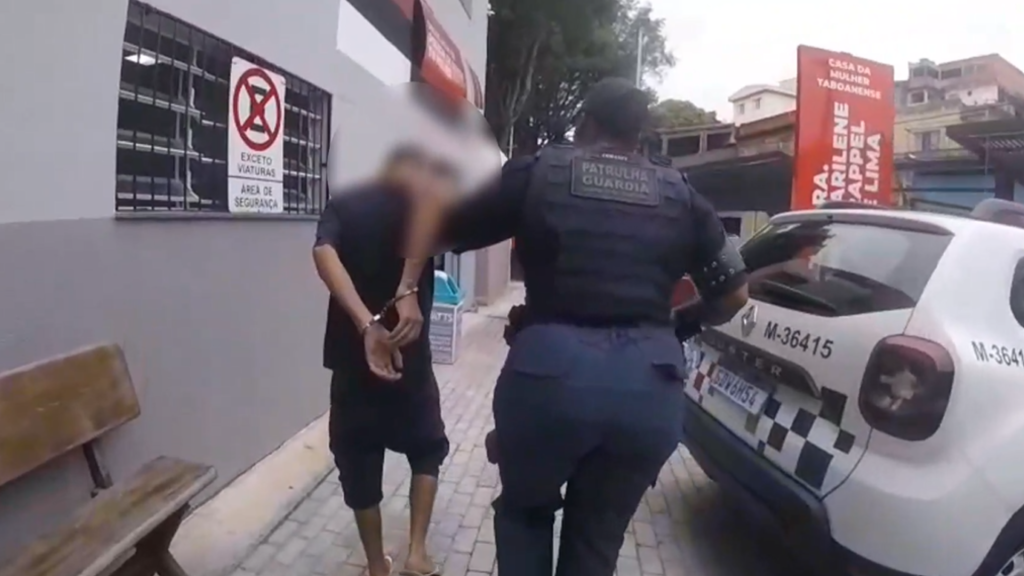 Um homem foi preso em Piracaia após agredir a companheira e arrancar parte da orelha dela com uma mordida.
