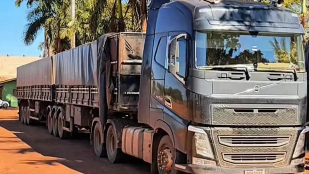 Um caminhoneiro foi preso com 2,5 toneladas de agrotóxicos contrabandeados em Acreúna.