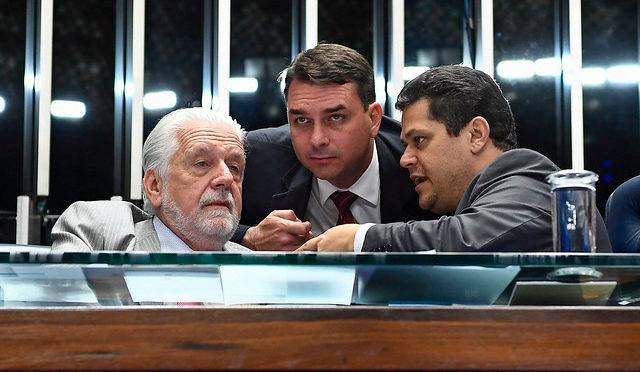 O presidente do Senado Davi Alcolumbre deu sinais fortes de que pautará impeachment de ministros do Supremo Tribunal Federal