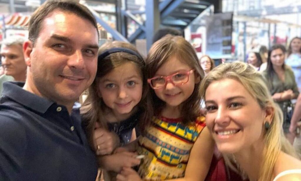 O senador Flávio Bolsonaro compartilhou um vídeo mostrando seu dia a dia
