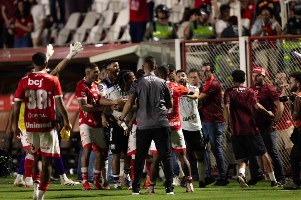 O Vila Nova Futebol Clube foi punido pelo Superior Tribunal de Justiça Desportiva após confusão contra o Operário Ferroviário.