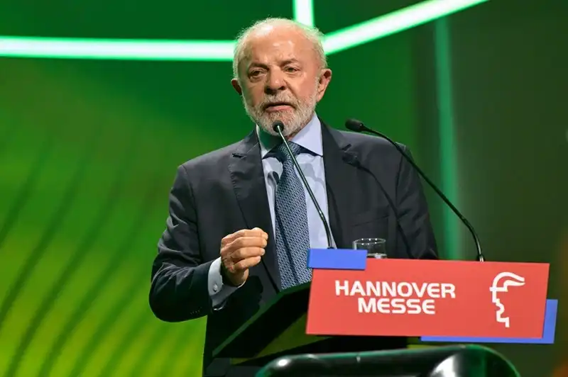 O presidente Luiz Inácio Lula da Silva foi direto 👇 💬 “O Brasil cansou de ser tratado como país pobre e pequeno”