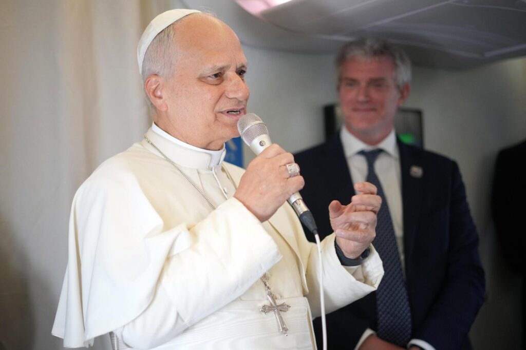 O Papa Leão XIV reafirmou que a Igreja Católica não apoia a bênção formal de casais do mesmo sexo.