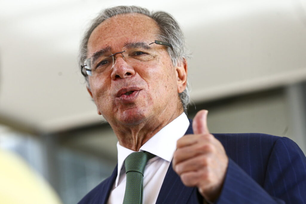 O ex-ministro Paulo Guedes afirmou que apoiará Flávio Bolsonaro caso ele vença a eleição presidencial.