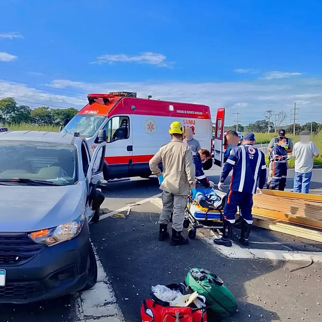 Colisão entre dois carros deixou duas vítimas na rodovia entre Caldas Novas e Marzagão.
