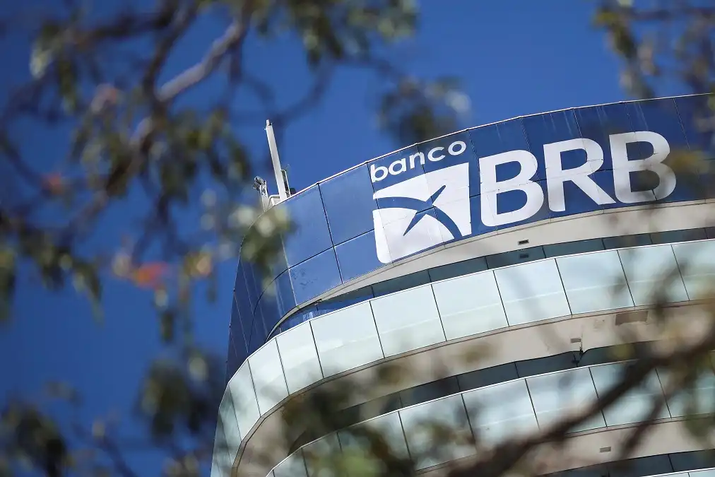 O Banco de Brasília (BRB) recebe nesta sexta-feira (15) a primeira parcela de R$ 1 bilhão referente ao acordo firmado com a Quadra Capital.