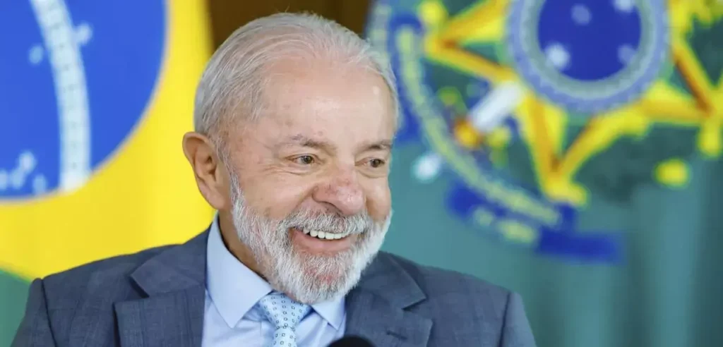 O presidente Luiz Inácio Lula da Silva afirmou que dar direitos aos trabalhadores fortalece a economia.