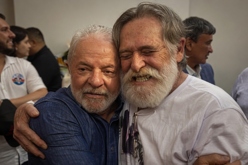 O ator José de Abreu sugeriu que o presidente Luiz Inácio Lula da Silva deixe a política.