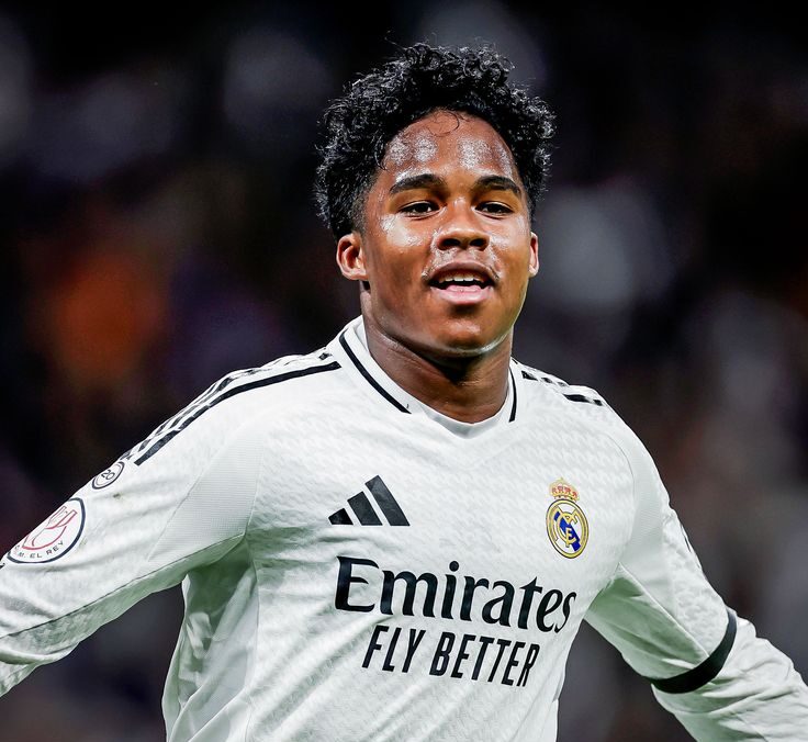 O brasileiro Endrick deve retornar ao Real Madrid após empréstimo no Lyon.
