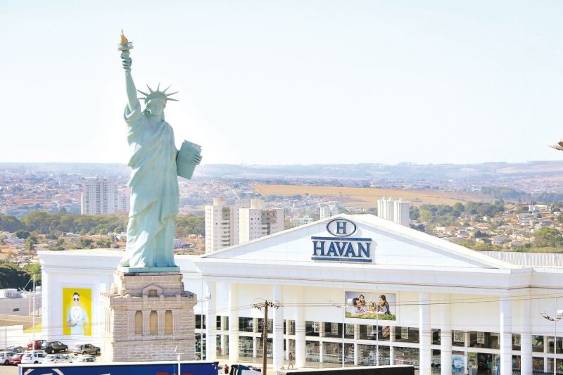 A construção da futura unidade da Havan em Caldas Novas segue em ritmo acelerado.