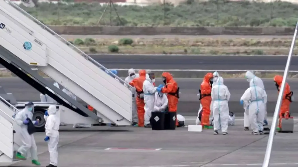 A Guardia Civil divulgou imagens da megaoperação realizada nas Ilhas Canárias após o surto de hantavírus no navio MV Hondius