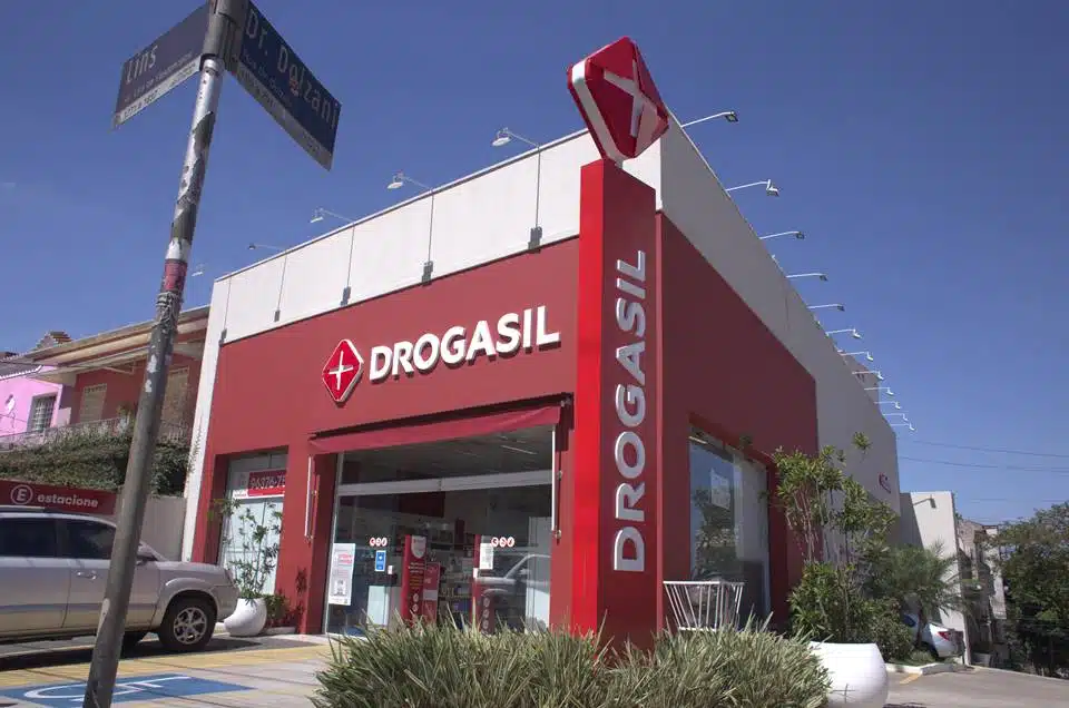 A Drogasil implementou a escala 5x2 em mais de 2 mil lojas no país, incluindo unidades em Goiás.