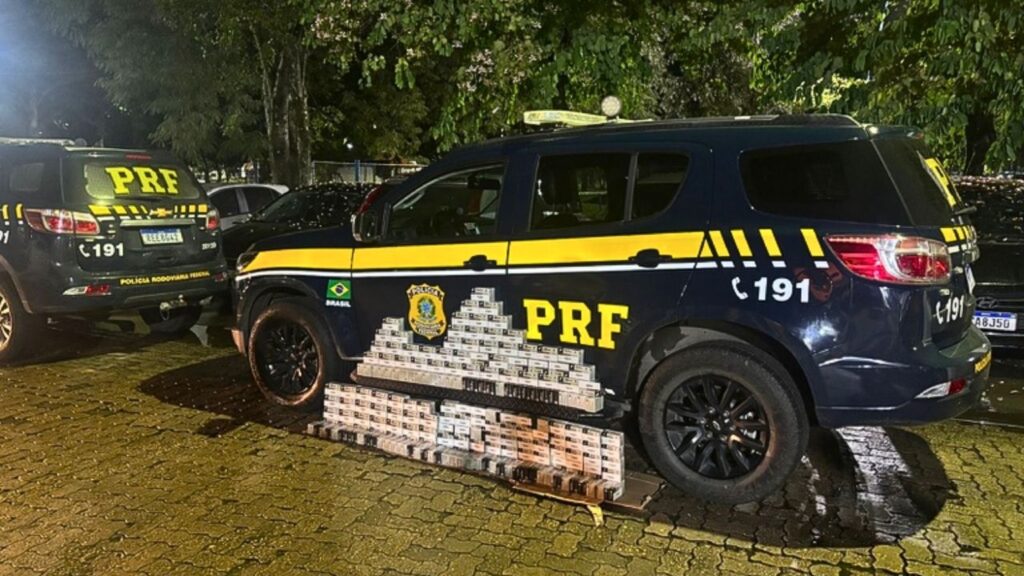 A Polícia Rodoviária Federal apreendeu um carregamento com 10 mil munições de diversos calibres durante abordagem na BR-116, em Resende (RJ).