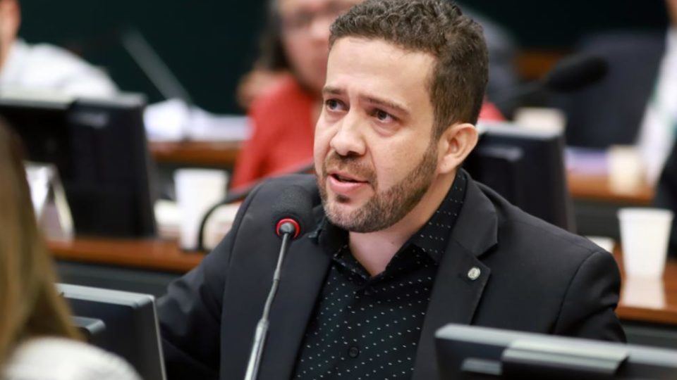 O deputado André Janones disse que Luiz Inácio Lula da Silva é favorito, mas não tem vitória garantida.