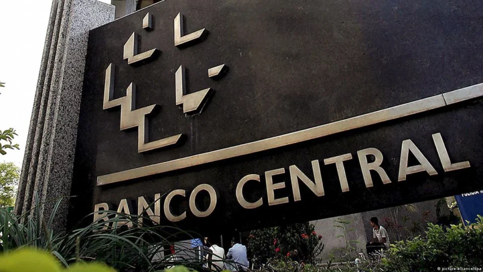 O Banco Central do Brasil divulgou nesta segunda-feira (18) o Boletim Focus com nova alta nas projeções econômicas.