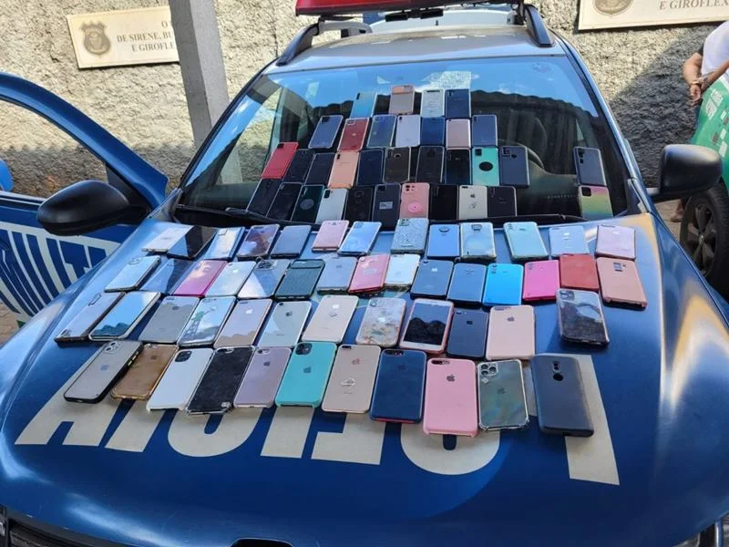 Uma mulher foi presa em flagrante após furtar dezenas de celulares durante show da dupla Henrique e Juliano.