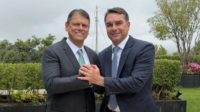 O Flávio Bolsonaro terá encontros reservados com empresários do mercado financeiro em São Paulo após a crise envolvendo suas ligações com Daniel Vorcaro, ex-dono do Banco Master.