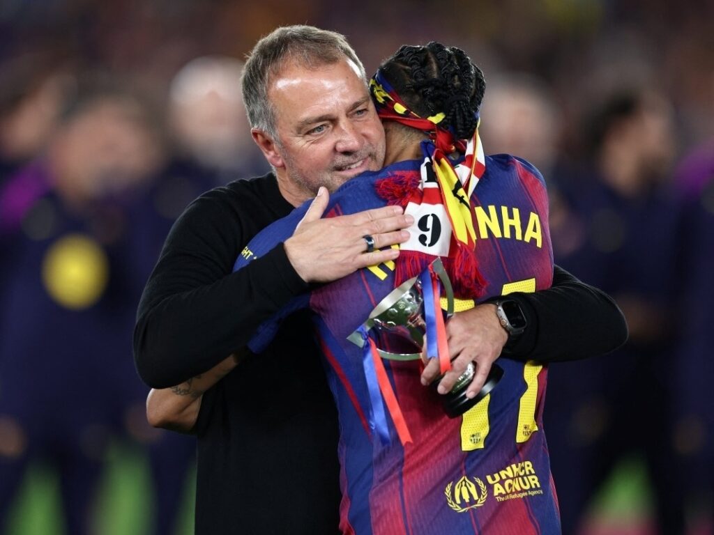 Após conquistar o Campeonato Espanhol com antecedência, o técnico Hansi Flick teve seu contrato renovado pelo FC Barcelona 🇪🇸