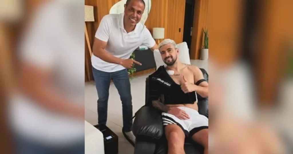 O meia Giorgian de Arrascaeta iniciou nova fase de recuperação após cirurgia na clavícula. 🔬 Utilizando tecnologia da AVA CR7