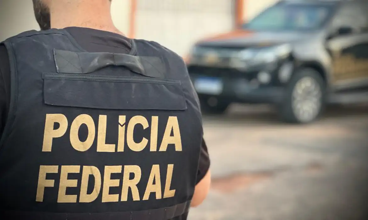A Polícia Federal deflagrou nesta quarta-feira (13) a Operação Off-Balance, que investiga possíveis irregularidades envolvendo R$ 107 milhões do Instituto de Previdência dos Servidores de Cajamar (SP).