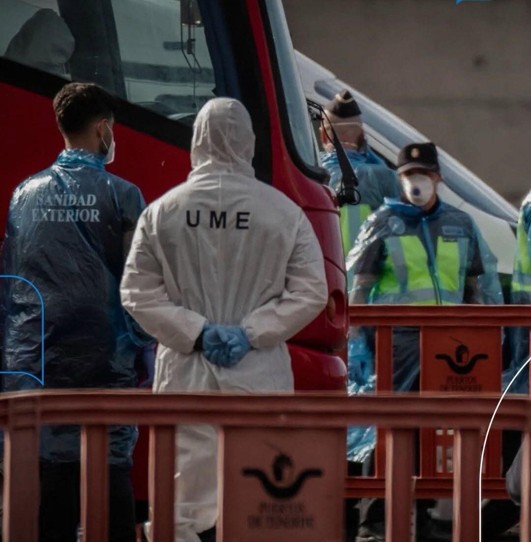 Mais de 100 passageiros começaram a desembarcar do MV Hondius