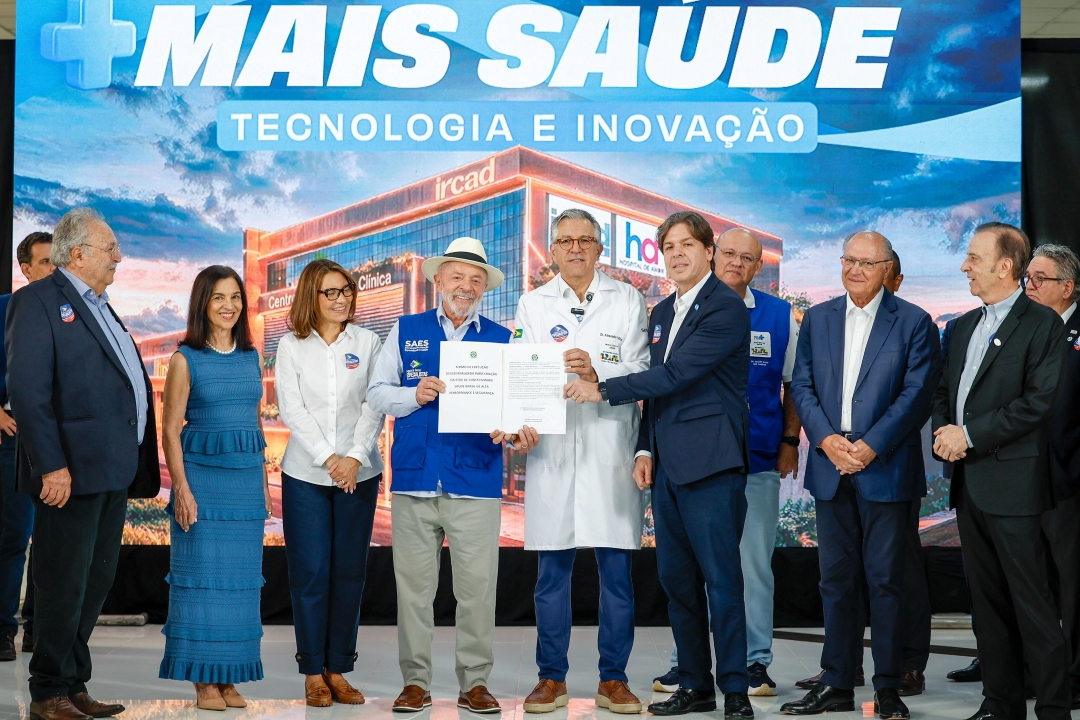A agenda em Hospital de Amor, em Barretos (SP), foi marcada por anúncios importantes para a saúde e pela apresentação de tecnologias utilizadas em cirurgias minimamente invasivas.
